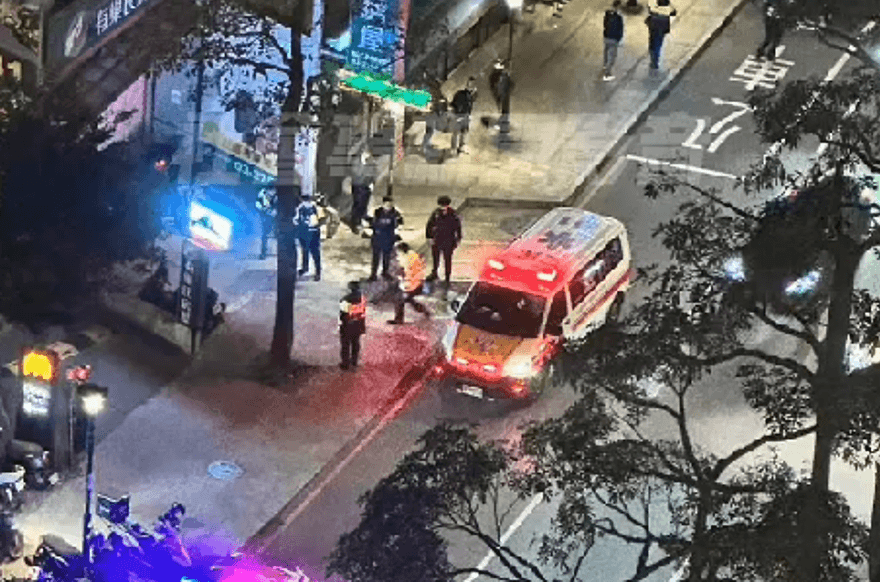 前後任談判驚爆！男烙8人掏槍逼女友舊愛「手握炸彈」血肉模糊倒地斷3指