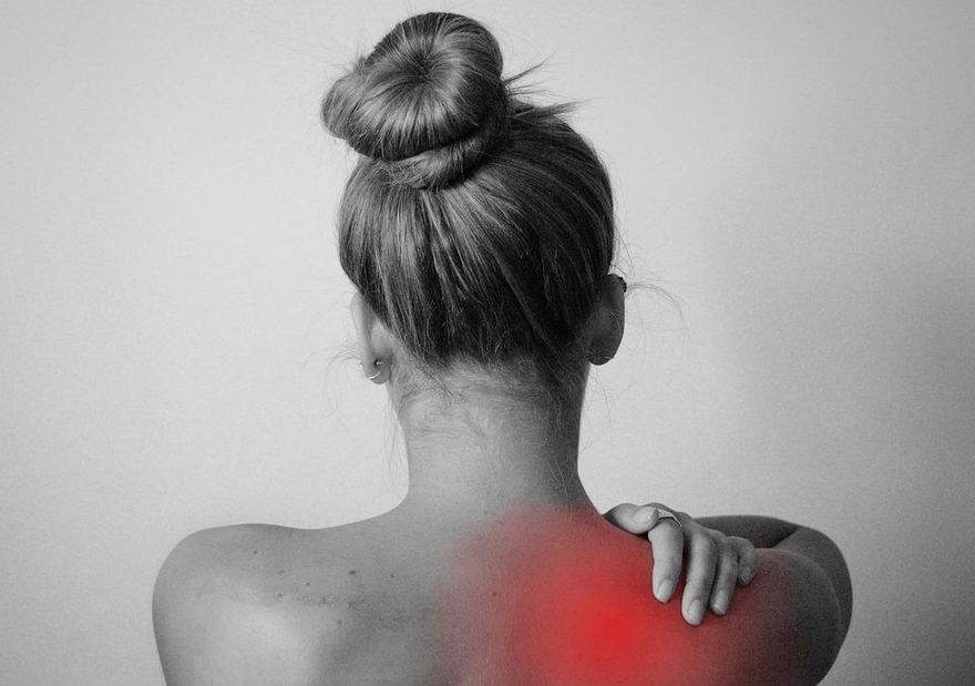 影/肩膀痛冰敷、貼藥膏有效？ 醫聽了搖頭嘆恐延誤病情