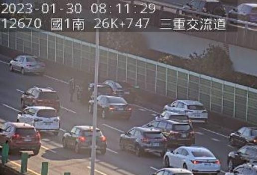 開工日就塞爆！國1北上26.6k車禍　2車失控追撞　回堵4km