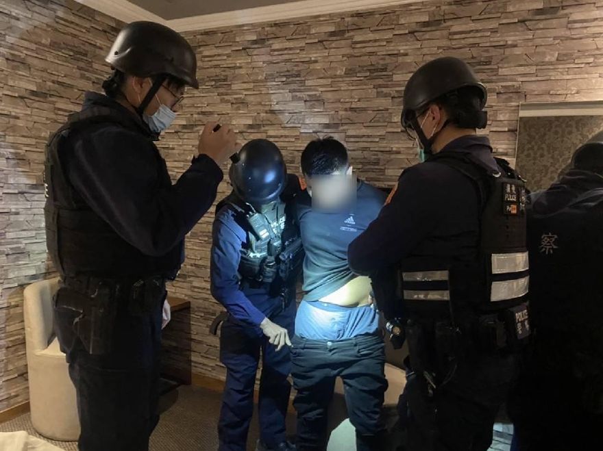 快訊/逢甲隨機砍人男摩鐵遭逮！疑帶槍被低胸妹勸阻　還嗆路人「看X小」