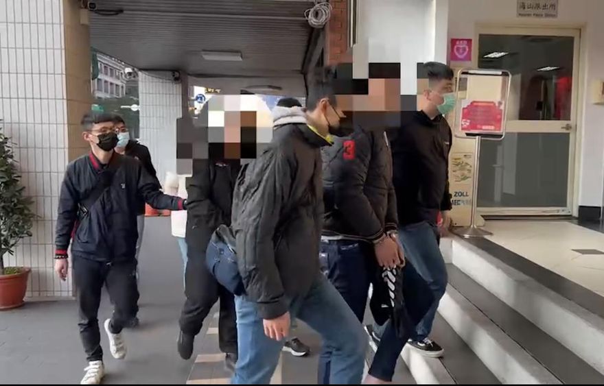 男子板橋住處遭開槍恐嚇　警以車追人逮3人查獲槍毒