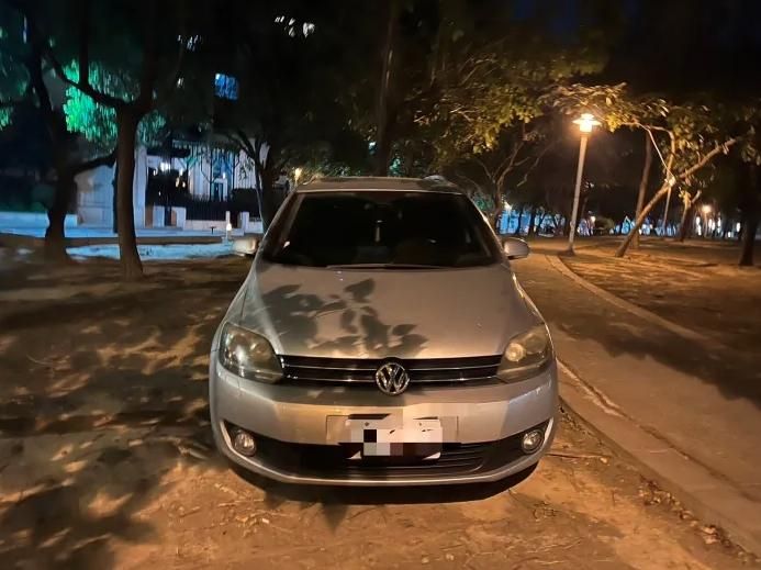 高雄酒駕男「把公園當停車場」！警驚呼不可思議：怎麼開進來了？