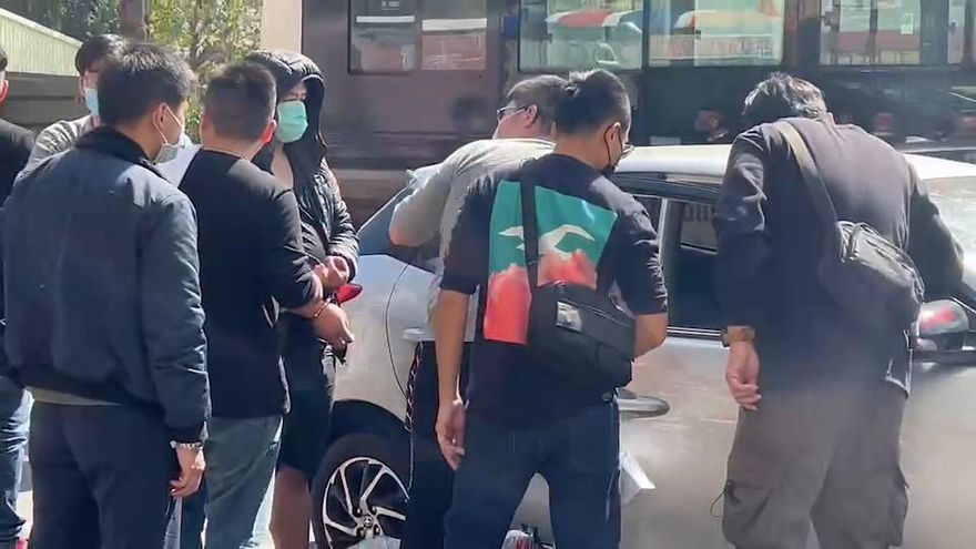 影/台中男開車衝撞拒捕！警破窗狂轟10槍…他認聳下車就逮
