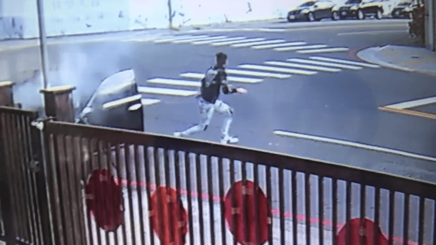 影/台中警匪追逐完結篇！「落跑2嫌」丟包「大哥女人」　躲小套房落網