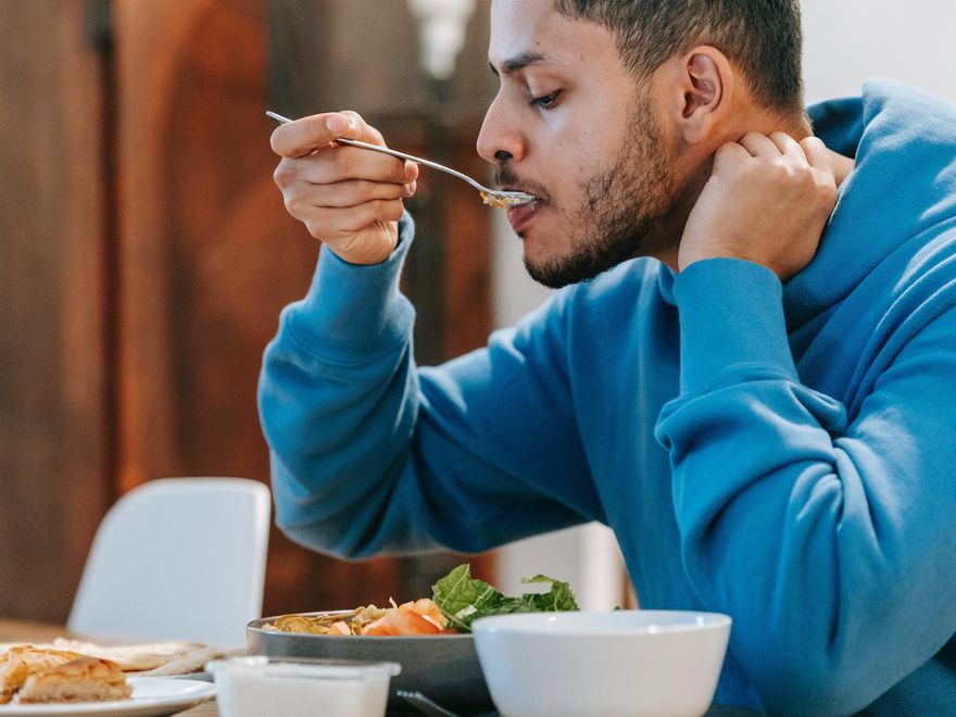 一年爆瘦20公斤！30歲男「吞不了飯」　就醫才知罹患罕病