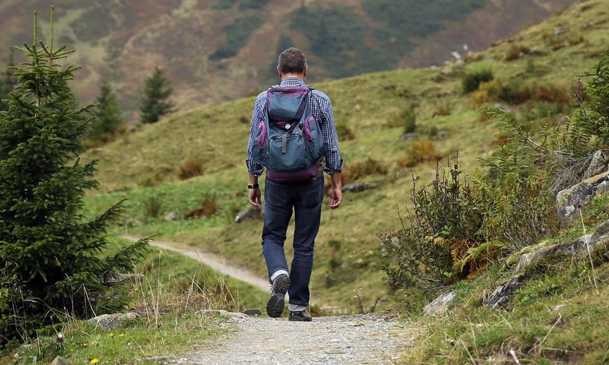 42歲男登山意外墜谷釀全身癱瘓　靠「細胞治療」半年後成功逆轉人生！