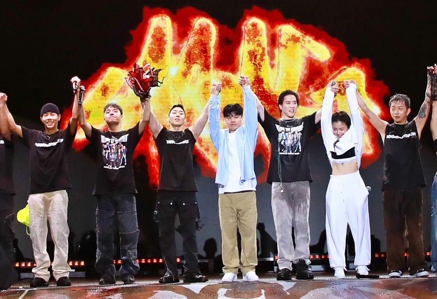 AOMG來台嗨唱4小時！Loco脫衣秀精壯腹肌　Gray見「粉絲出狀況」中斷演出急關心