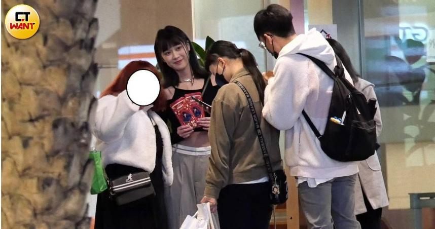 林隆璇帥兒爆與「狼人殺女神」戀愛ing！友人聚餐「全程牽手」秀恩愛　公司回應了