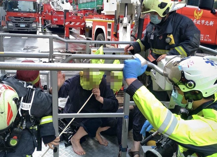 快訊/新北永和大樓火警9樓冒火煙　疏散41人4人送醫
