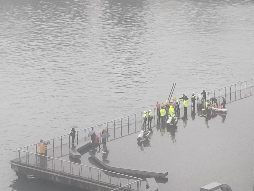 快訊/基隆港驚傳落海意外！1男漂浮海面上…警消緊急打撈上岸