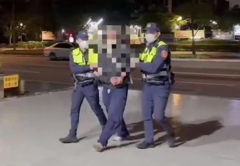 影/台北燈會驚傳暴力事件！老婦慘遭醉男推倒成傷　嫌犯遭逮竟還沒醒