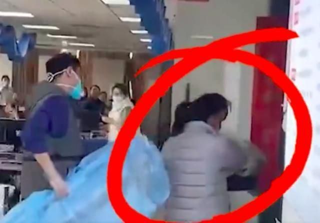 不知道懷孕！女工去廁所5分鐘「突生孩子」　老公傻眼：驗孕棒是一條槓