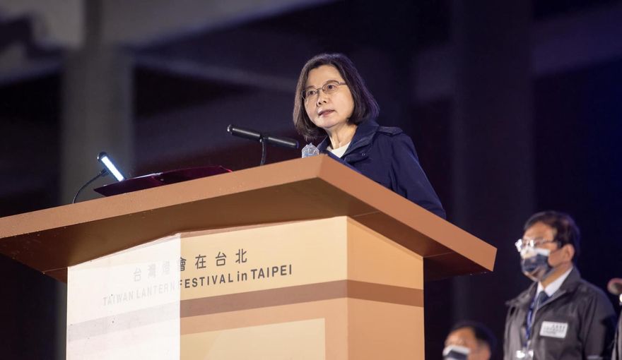 翁達瑞又開金口了！激讚「沒看過比蔡英文寫更好的博士論文」　網瞬間暴動狂喊一句