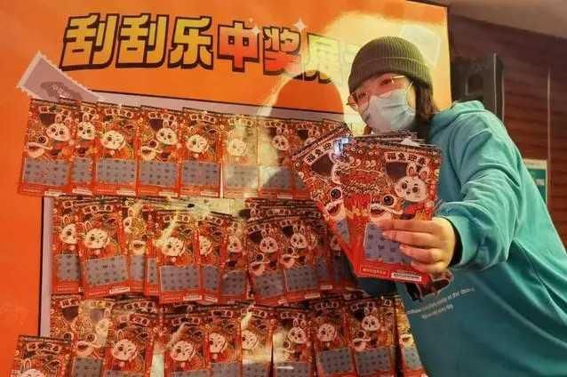 1小時無上限刮刮樂！她狂刮594張中3萬　幸運女：刮到手抽筋沒知覺