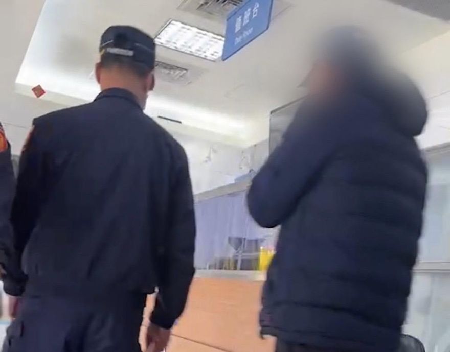 影/萬華警破天九牌職業賭場　遭逮賭客驚見台啤前總教頭閻家驊