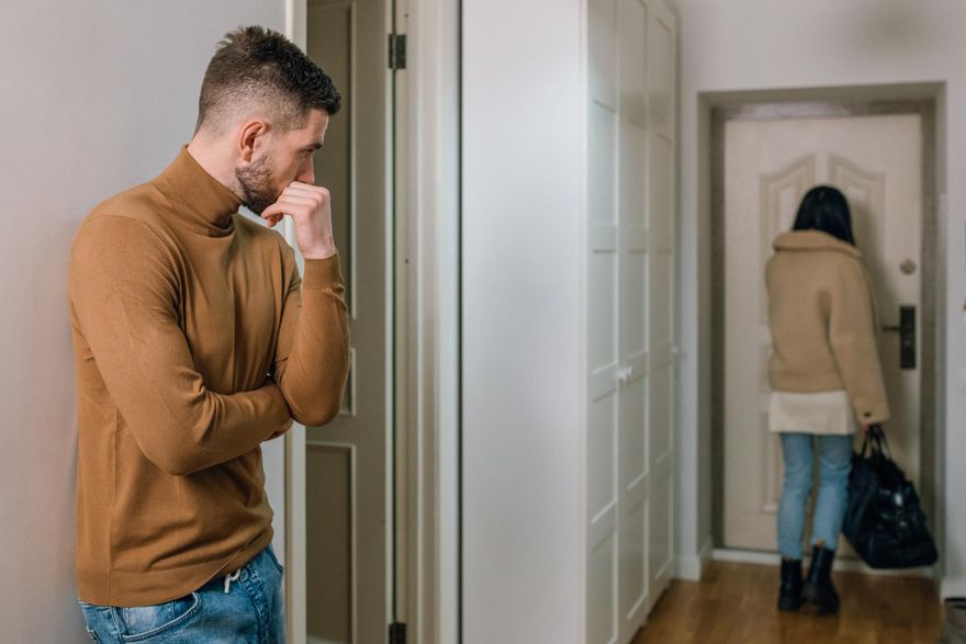 一碰就射！26歲鮮肉男「30秒結束了」狂被甩　求醫救：她是此生最愛