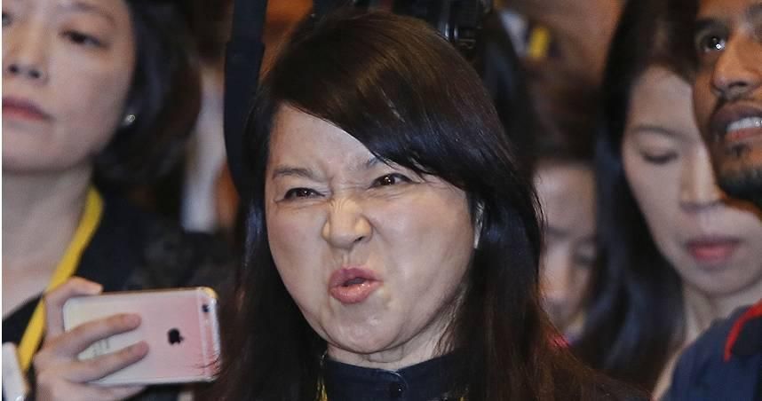 搶救王義川？周玉蔻攜手大唱《因為愛情》　網怒轟夭壽：根本是鬼哭狼嚎