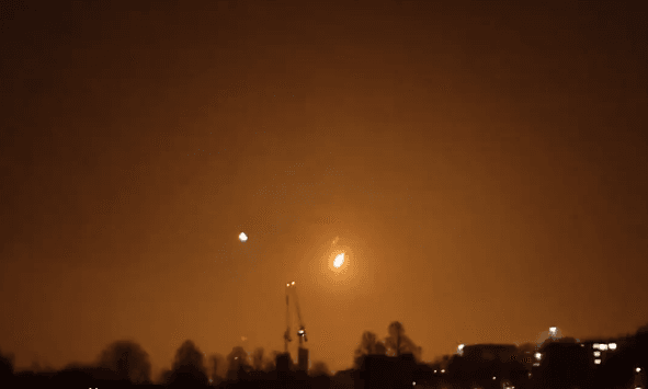 影/小行星掉落地球畫面曝！一瞬間照亮漆黑夜空超壯觀