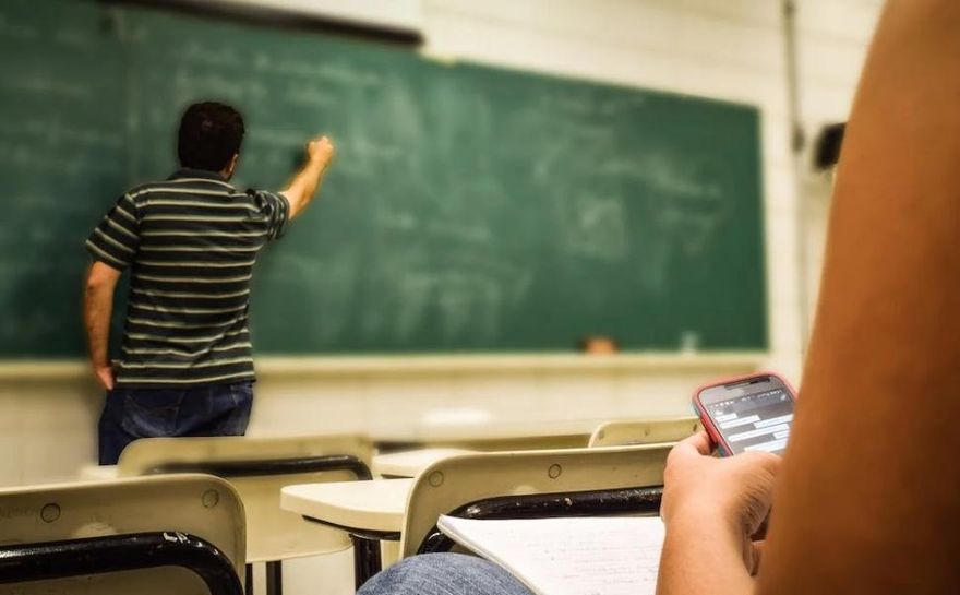 教授偷吃人妻學生！霸氣喊「下學期都留給你」　他截圖怒告