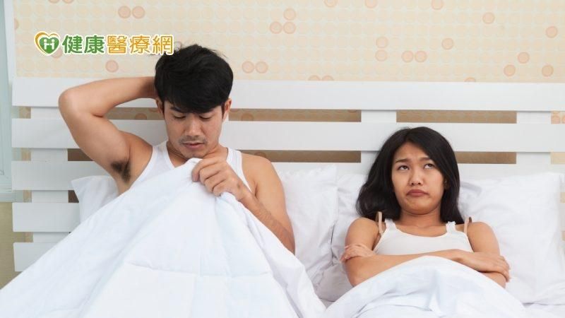 小弟弟跟剝皮香蕉一樣軟趴趴？醫曝有4成中壯年「不夠硬」！想改善可這樣做