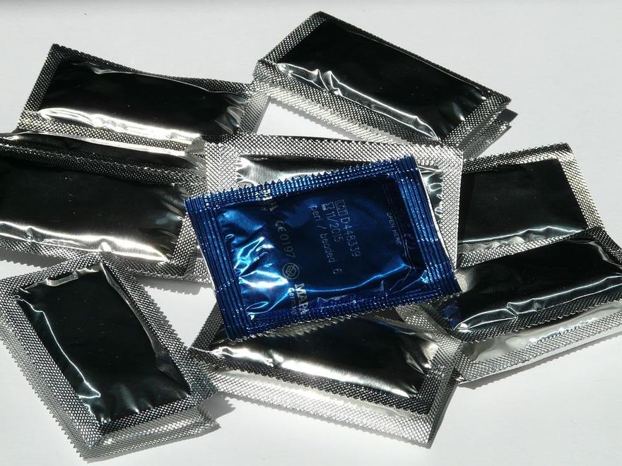 男生長期約炮中梅毒！醫師曝慘況：手掌長紅斑、GG破皮液體流出