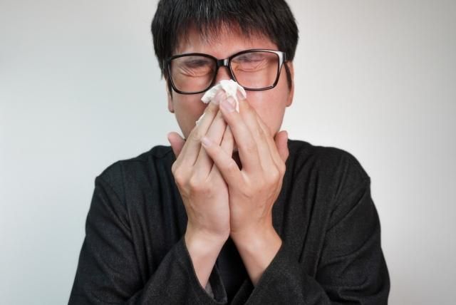 老翁從沒打過疫苗「快篩陽性」險喪命！醫曝換「25000 c.c 血漿」搶救