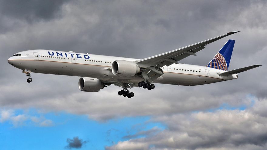 航空版大怒神！飛機起飛「1min爆降4百公尺」他狂禱告　差5秒就落水登出
