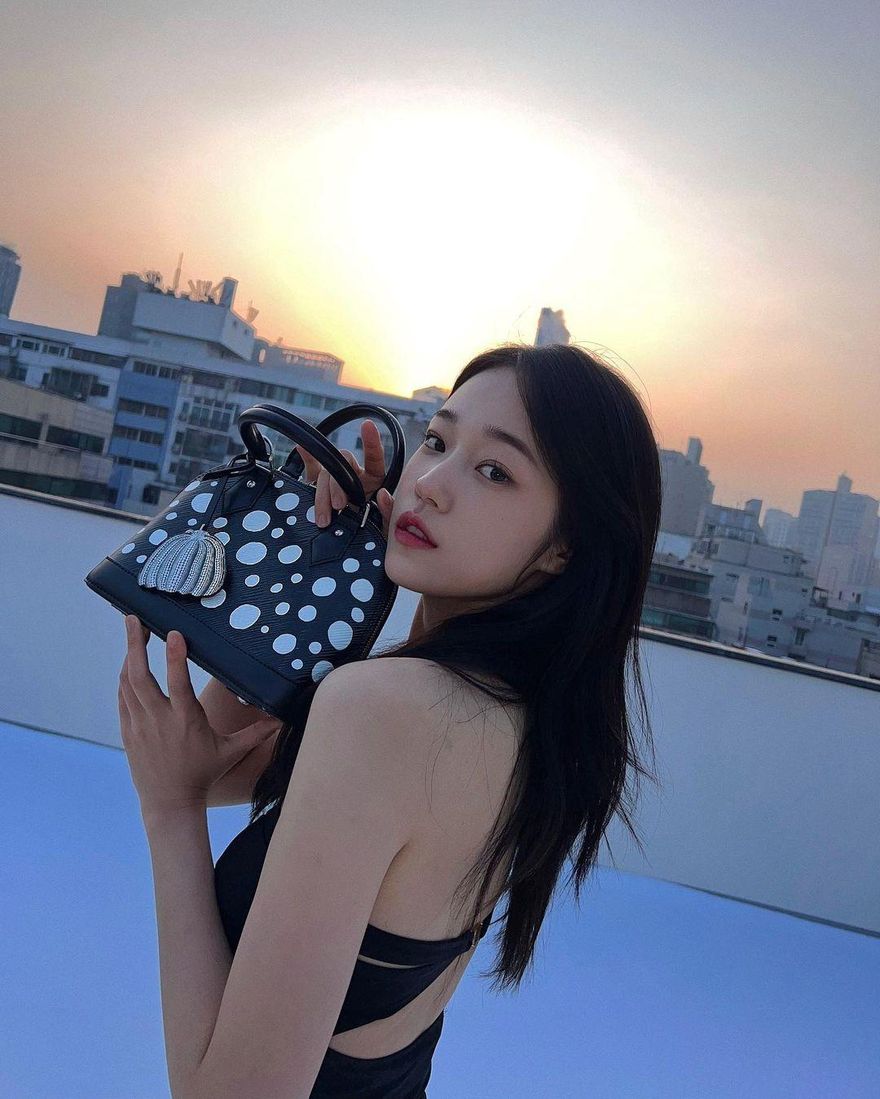 最美學霸攻占雜誌封面！《浪漫速成班》盧允瑞僅23歲已成「時尚寵兒」