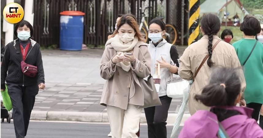 全台19縣市亮低溫燈！明晨「2地區」急凍降到6℃　下波變天時間曝