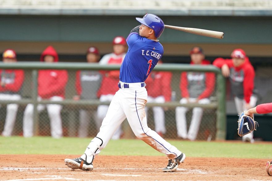 影/狂敲16安打！中華隊15比1再勝味全龍　張育成替補貢獻2安