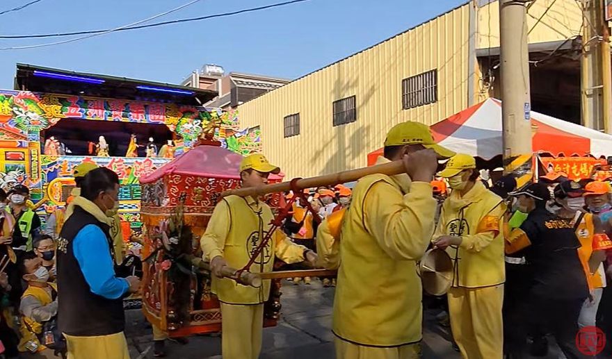 白沙屯媽祖進香/粉紅超跑進北港「先看戲」　信眾：媽祖婆真的愛