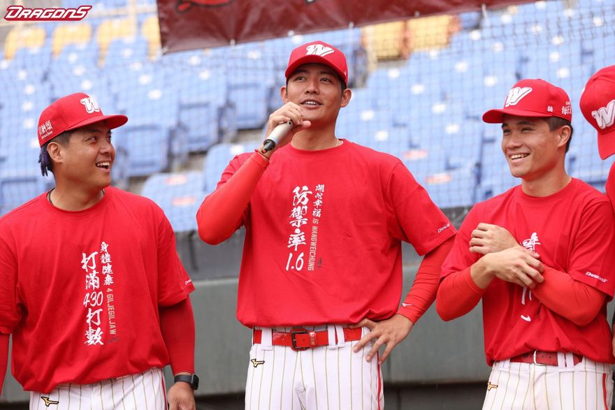 WBC經典賽/「龍王」改披藍白戰袍煥然一新！　林智勝對決王維中大讚他這點