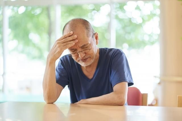 失智症患者竟看得到「不存在的人」？專家揭真相：因為「這部位」受損了！