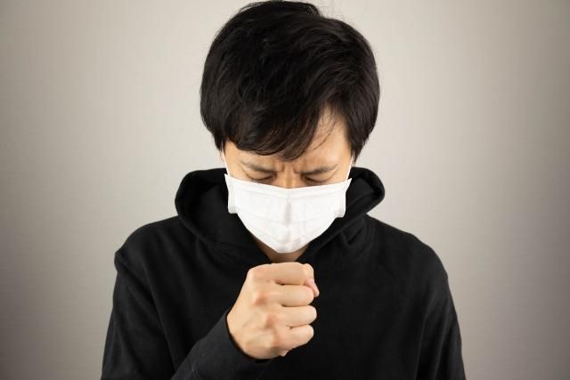確診後久咳不癒竟釀鼻竇炎惡化！醫曝新冠併發症多　口罩解禁後也別小瞧病毒威力