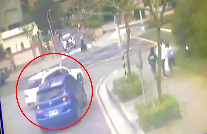 影/校門口開車接小孩放學火氣大　2女卡車位1人這舉動被告了