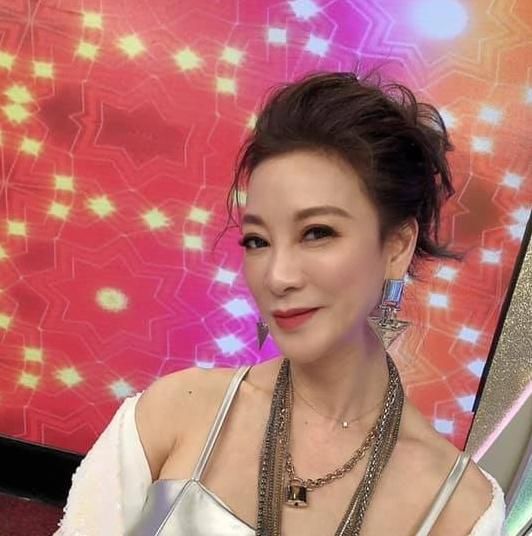 泳池驚見「甜不辣在漂」！楊繡惠抓包男女水中調情　沈玉琳笑翻：整座池都蝌蚪