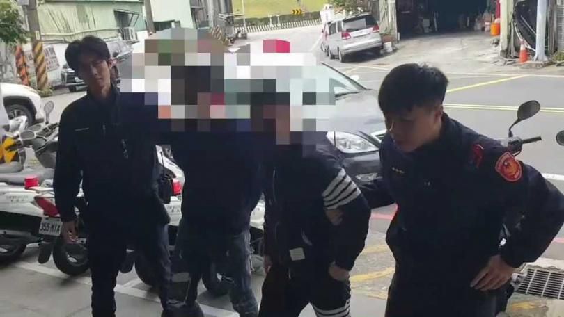 19歲騎士吃消夜遭攔下圍毆！只因2汽車不滿「被超車」　警循線逮捕送辦