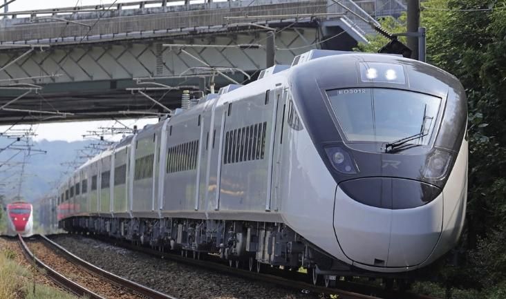 快訊/板橋火車站深夜驚傳男子落軌！遭列車撞上送醫不治