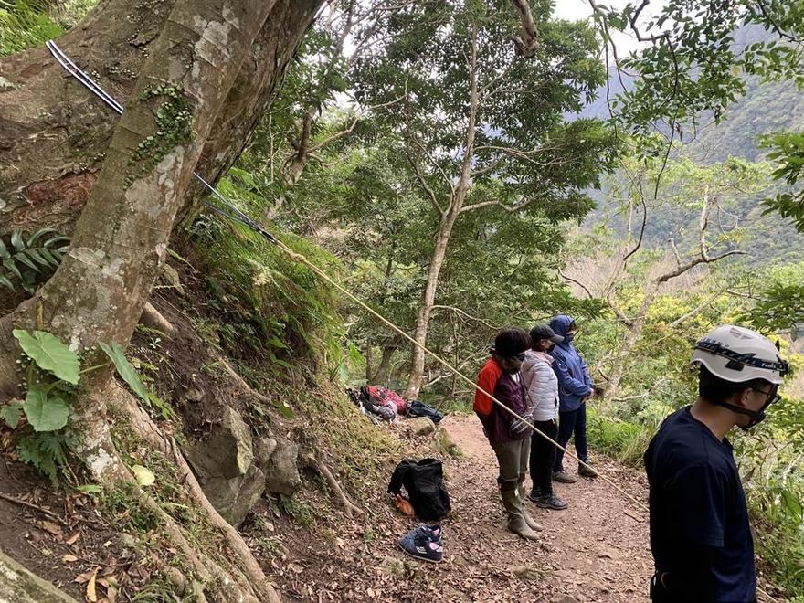 快訊/58歲男登「錐麓古道」滑落邊坡亡！228連假花蓮連2起山域事故