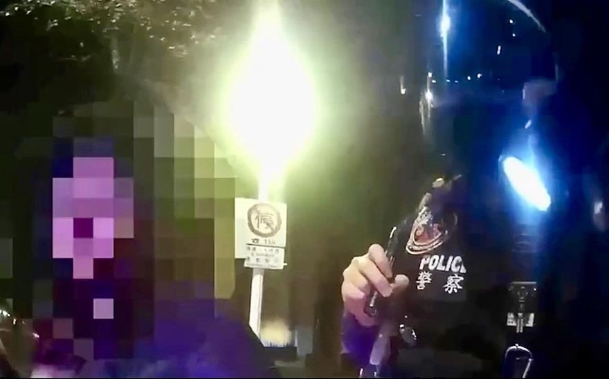 影/北市女凌晨騎車違規遭攔查　攜毒膠囊辯是「解酒藥」遭逮
