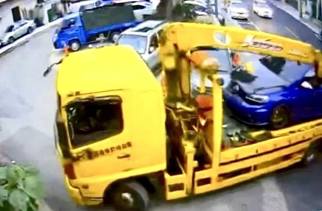 有夠瞎！賓士、福斯車主各自撞車沒錢修　車廠老闆出這餿主意下場曝