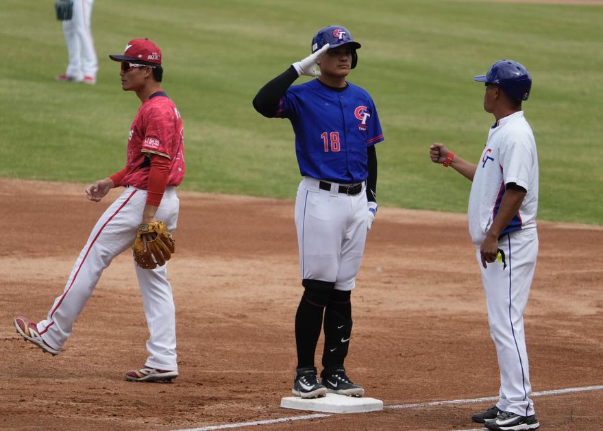 WBC經典賽/張育成雙安2打點！中華隊5：1擊敗味全龍　熱身賽8戰全勝沒輸過