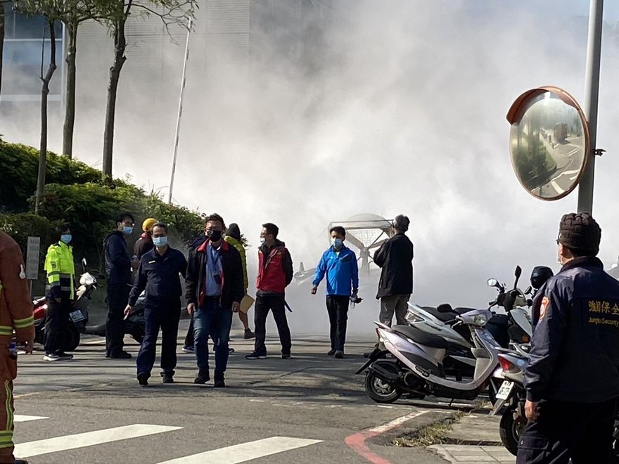 快訊/竹科驚傳液態氮外洩　消防局緊急封鎖道路排煙逸散中