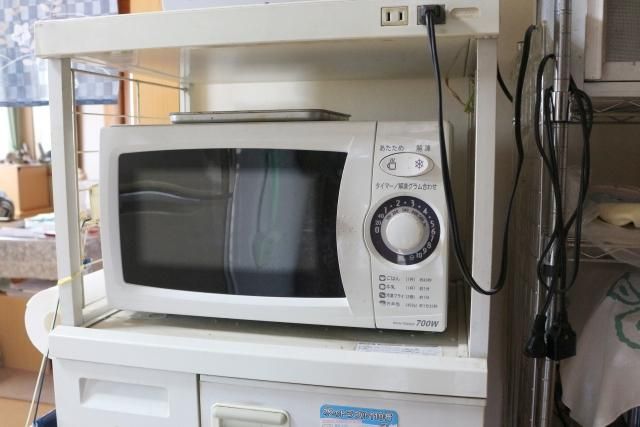 這麼多年都誤會它了！營養師曝「微波爐迷思」只要注意材質就好