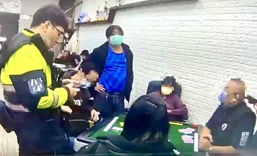 掛羊頭賣狗肉！桌遊館暗藏職業賭場　供賭客打麻將換點數抽頭