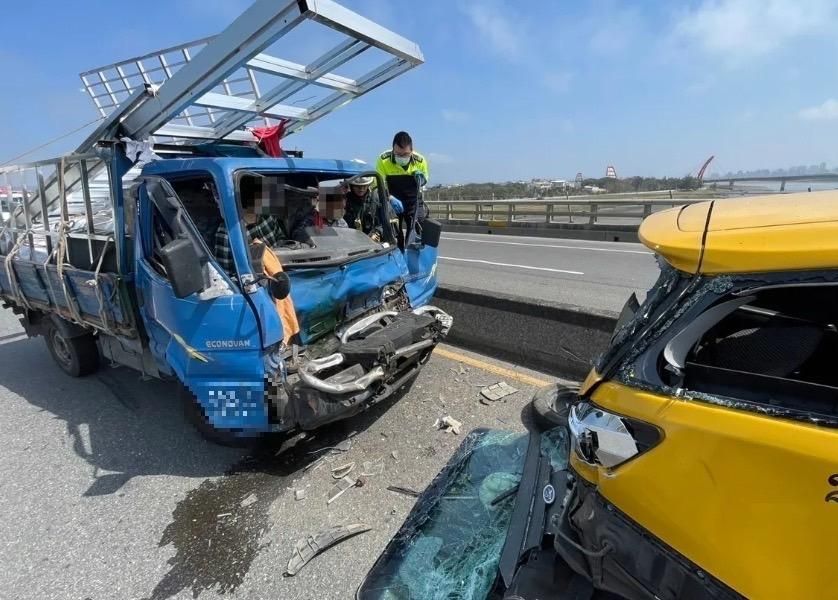新竹西濱4車追撞！小貨車疑似煞車不及釀禍　4人送醫