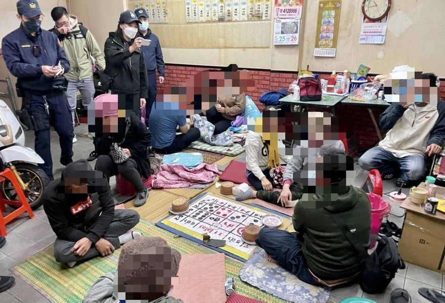 泰式賭場隱身小吃店玩「嗨羅」　警突擊抓11泰籍人聚賭