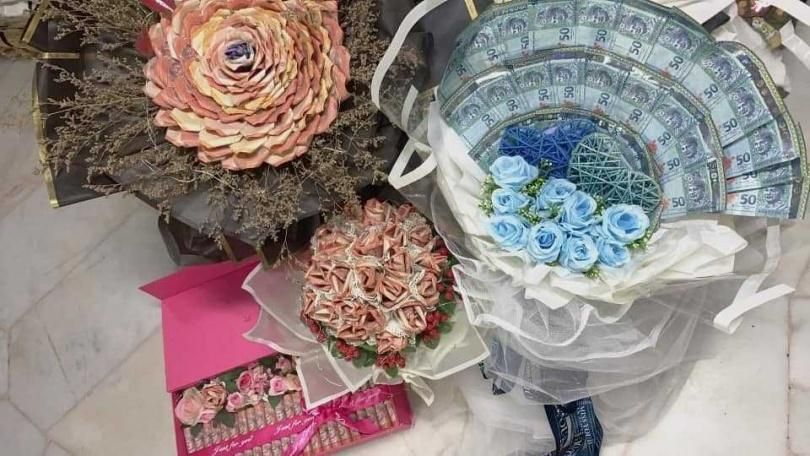 人妻收2.2萬「有錢花」　拆3小時花束拆到崩潰…網嘲「轉帳不香嗎？」