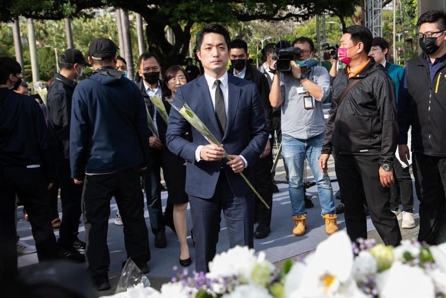 炫耀嗆蔣萬安「殺人兇手」！這群人合照開心比YA　網傻眼狂轟3字酸度爆表