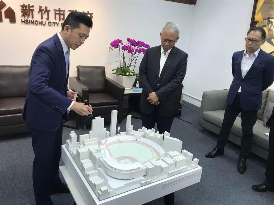 新竹球場遲未啟用　「竹市府官員涉失職」苦主味全龍擬提告求償